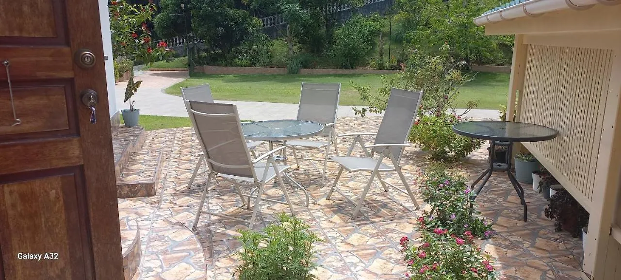 Loversnest Self Catering Anse aux Pins 3*,
