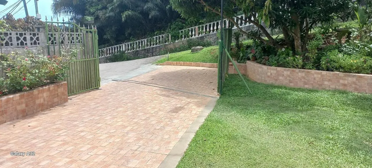 *** Konukevi Loversnest Self Catering Anse aux Pins Seyşel Adaları