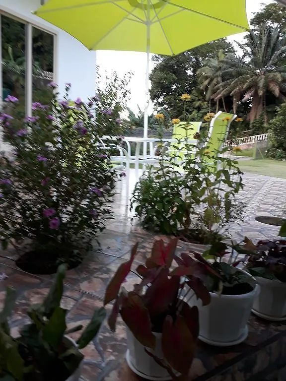 *** Maison d'hôtes Loversnest Self Catering Anse aux Pins Seychelles